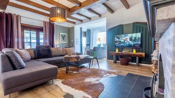 Deluxe Villa | Living area