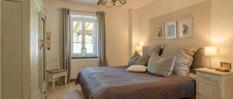 Cortinas blackout, tabla de planchar con plancha y wifi gratis