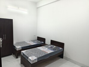 Standard Room | Living area