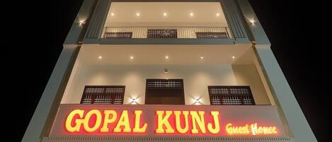 Fachada de la propiedad