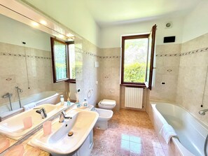 Dutxa, bidet i tovalloles 