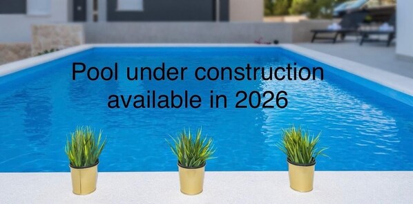 Sæsonbestemt udendørs pool, liggestole