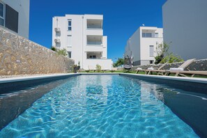 Seasonal outdoor pool, pool loungers - Salt & Stone-apartment with private pool (Novalja)