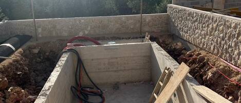 Piscine extérieure (ouverte en saison), chaises longues