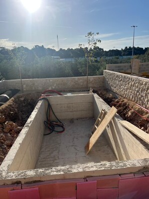 Sæsonbestemt udendørs pool, liggestole