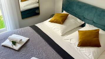 Deluxe-Apartment, 2 Schlafzimmer, eigener Pool | Zimmersafe, Bügeleisen/Bügelbrett, kostenloses WLAN