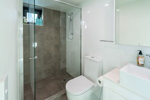Bathroom - Walk to South Brisbane & Convention Centre (South Brisbane)