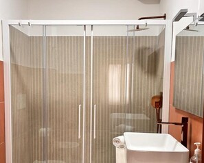 Bathroom - Cruise Stop Guest House (Civitavecchia)