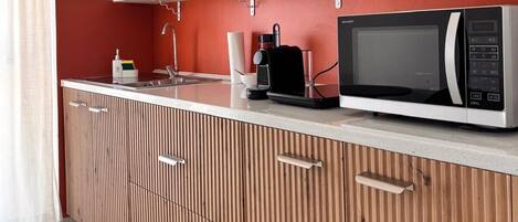 Camera doppia (1 Bedroom) | Cucina condivisa | Microonde, macchina per caffè espresso