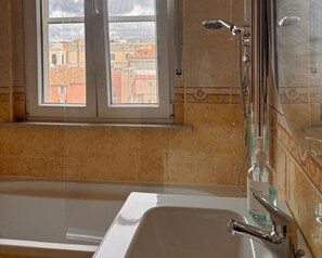 Shower, bidet - Cruise Stop Guest House (Civitavecchia)