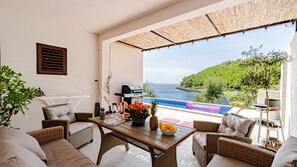 Outdoor dining - Waterfront House Arnet by Villas Guide (Blato)