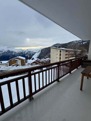 Unclassified image, 4 of 21, button - The Alpine Escape... (Huez)