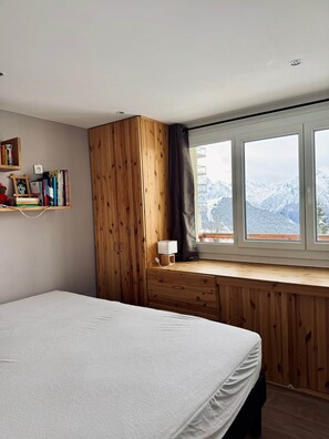 Unclassified image, 3 of 21, button - The Alpine Escape... (Huez)