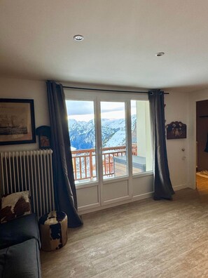 Unclassified image, 2 of 21, button - The Alpine Escape... (Huez)