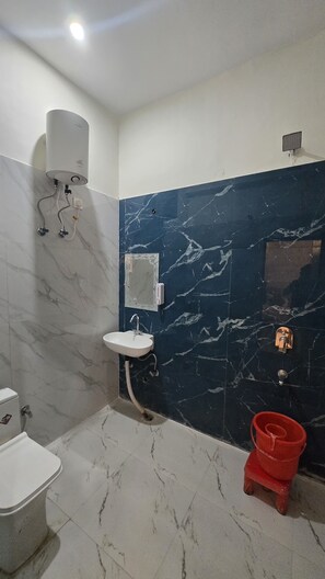 Shower, towels, soap, shampoo