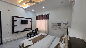 Laptop workspace, free WiFi