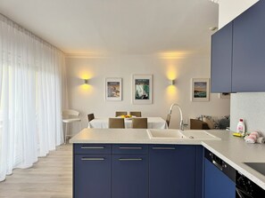 Fridge, oven, stovetop, dishwasher - A two bedroom, sea view apartment in Skiper & Golf Resort Savudrija - Hortenzija (Crveni Vrh)