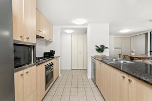 Micro-ondes, plaque de cuisson, lave-vaisselle