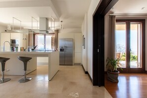 Mikrowelle, Ofen, Herdplatte, Geschirrspüler