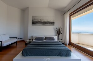 4 室のベッドルーム、アイロン / アイロン台、インターネット、ベッドシーツ