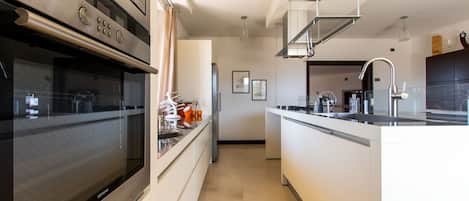 Micro-ondas, fogão, cooktop, lava-louças