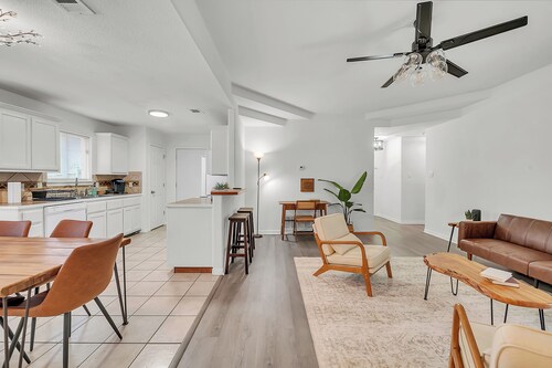 Modern Comfort Haven Fire Pit Pet-Friendly 4-bedroom in Copperas Cove