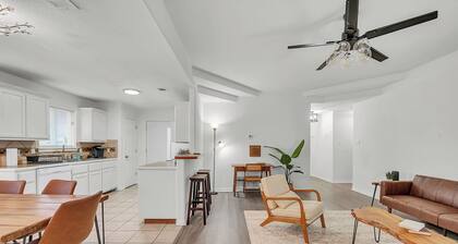Modern Comfort Haven Fire Pit Pet-Friendly 4-bedroom in Copperas Cove