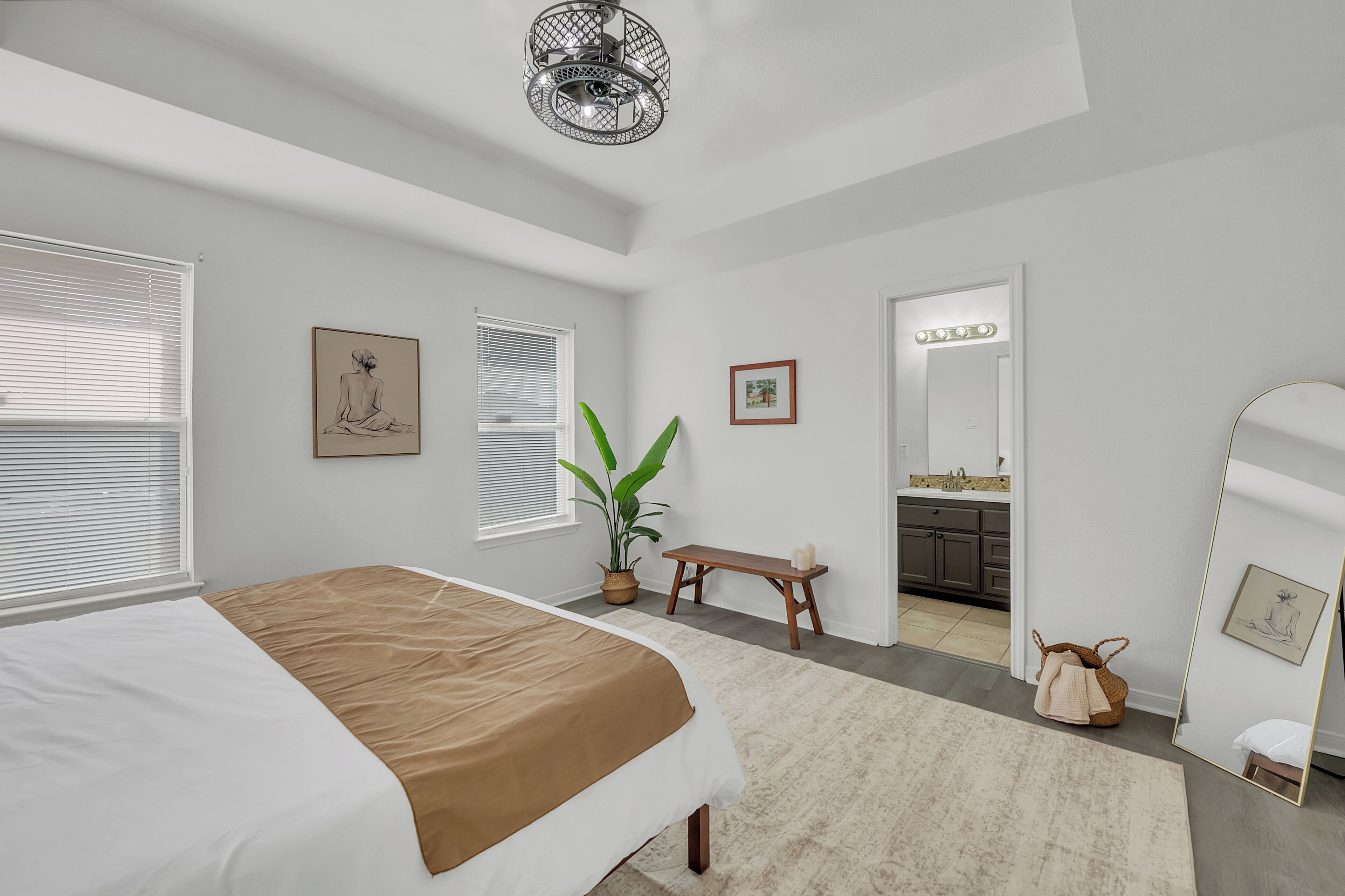 4 quartos, ferros/tábuas de passar roupa, Wi-Fi, roupa de cama