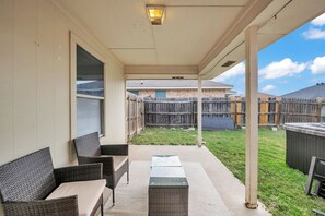 Terrace/patio - Modern Comfort Haven Fire Pit Pet-Friendly 4-bedroom in Copperas Cove (Copperas Cove)