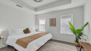 4 bedrooms, iron/ironing board, WiFi, bed sheets