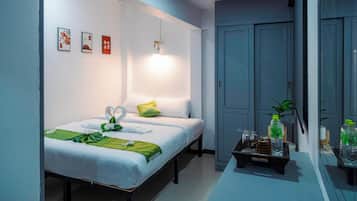 Standard Double Room | Meja, ruang kerja komputer riba, Wi-fi percuma, cadar katil