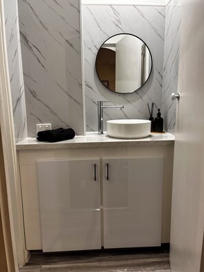 Bathroom - Hidden Gem on Flinders Street - Renovated CBD Studio (Melbourne)