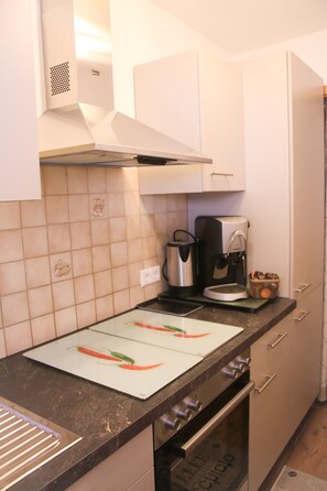 Refrigerador, horno, parrilla de estufa y lavavajillas 