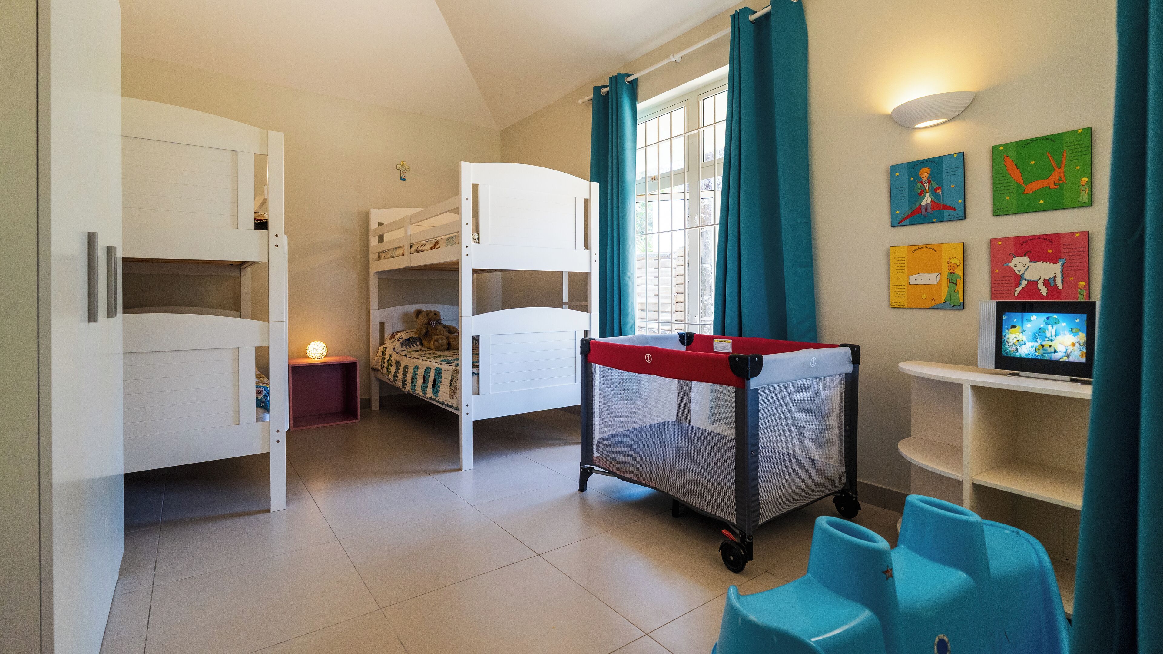 Ferros/tábuas de passar roupa, Wi-Fi, roupa de cama