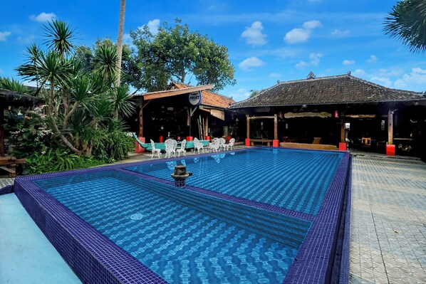 Outdoor pool - Hotel O Embun Pagi & Villa Resort Batu (Batu)