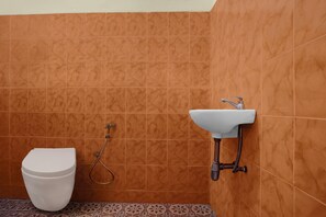 Deluxe Double Room | Bathroom | Shower