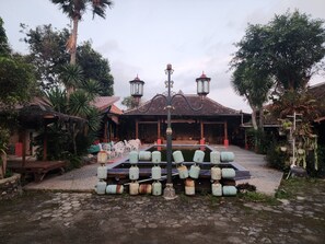 المنشأة من الخارج