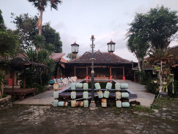 المنش�أة من الخارج