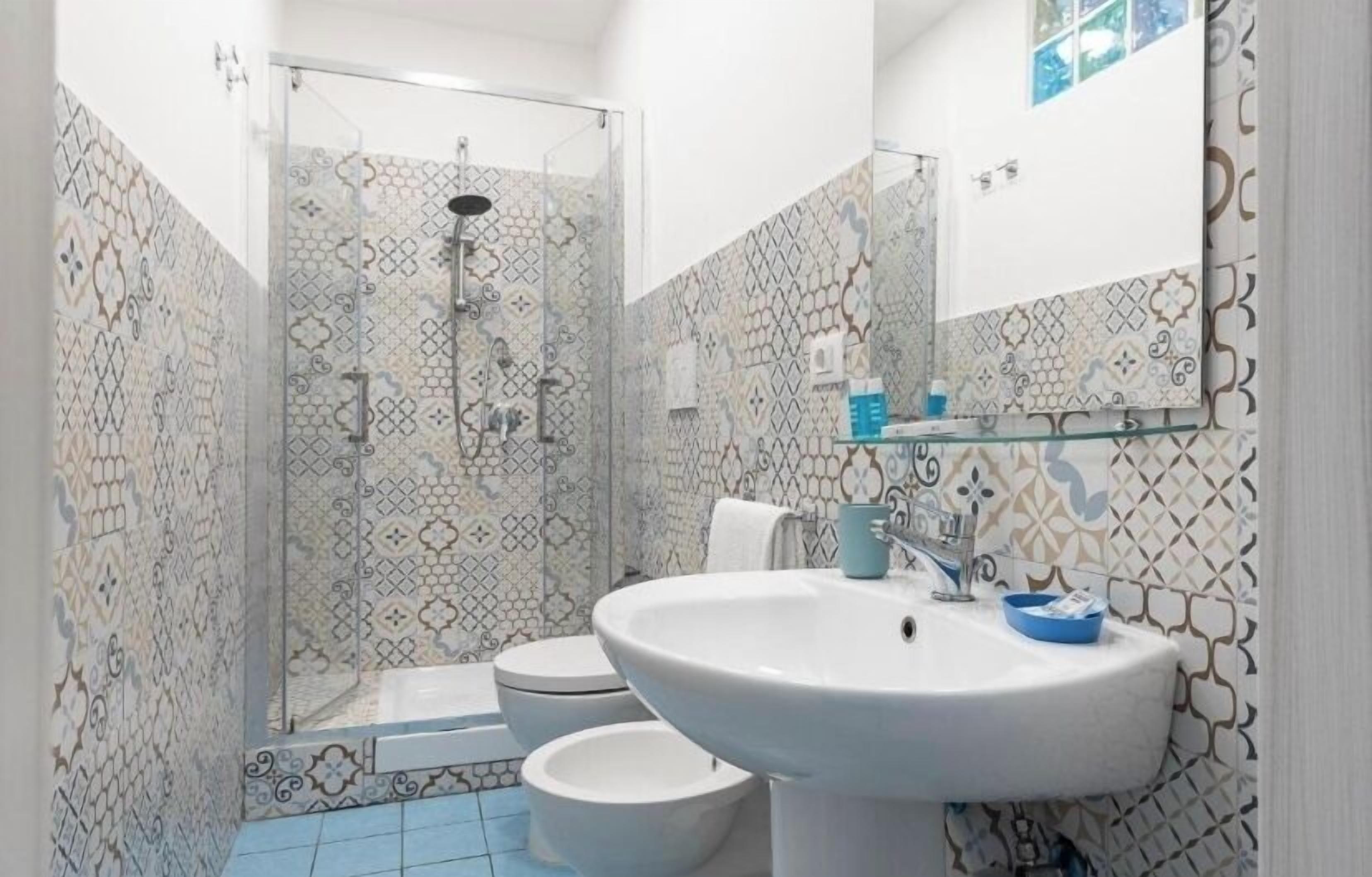 Familien-Vierbettzimmer, Balkon | Badezimmer