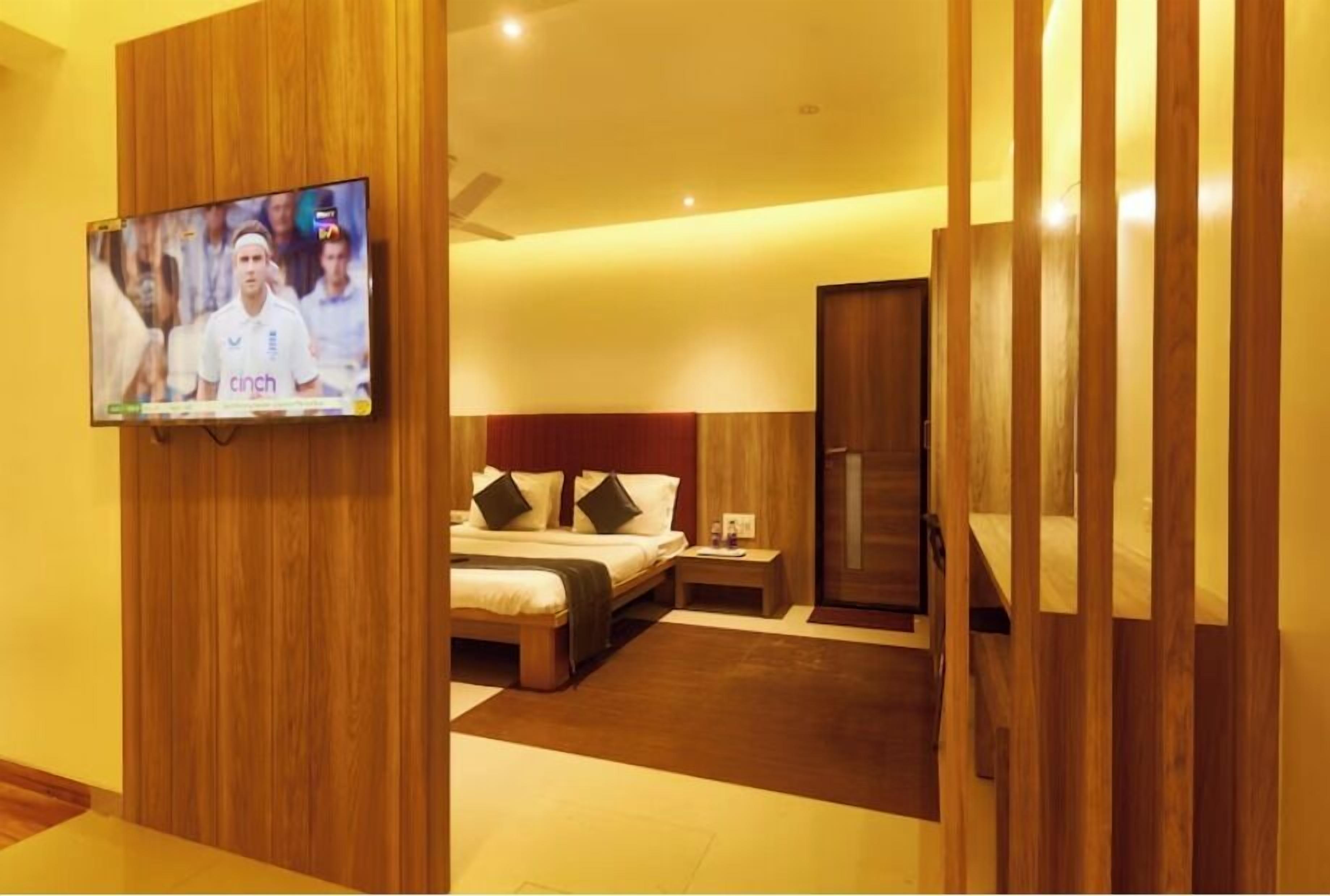 Studio Suite | Premium bedding, desk, blackout curtains, iron/ironing board