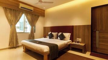 Studio Suite | Premium bedding, desk, blackout curtains, iron/ironing board