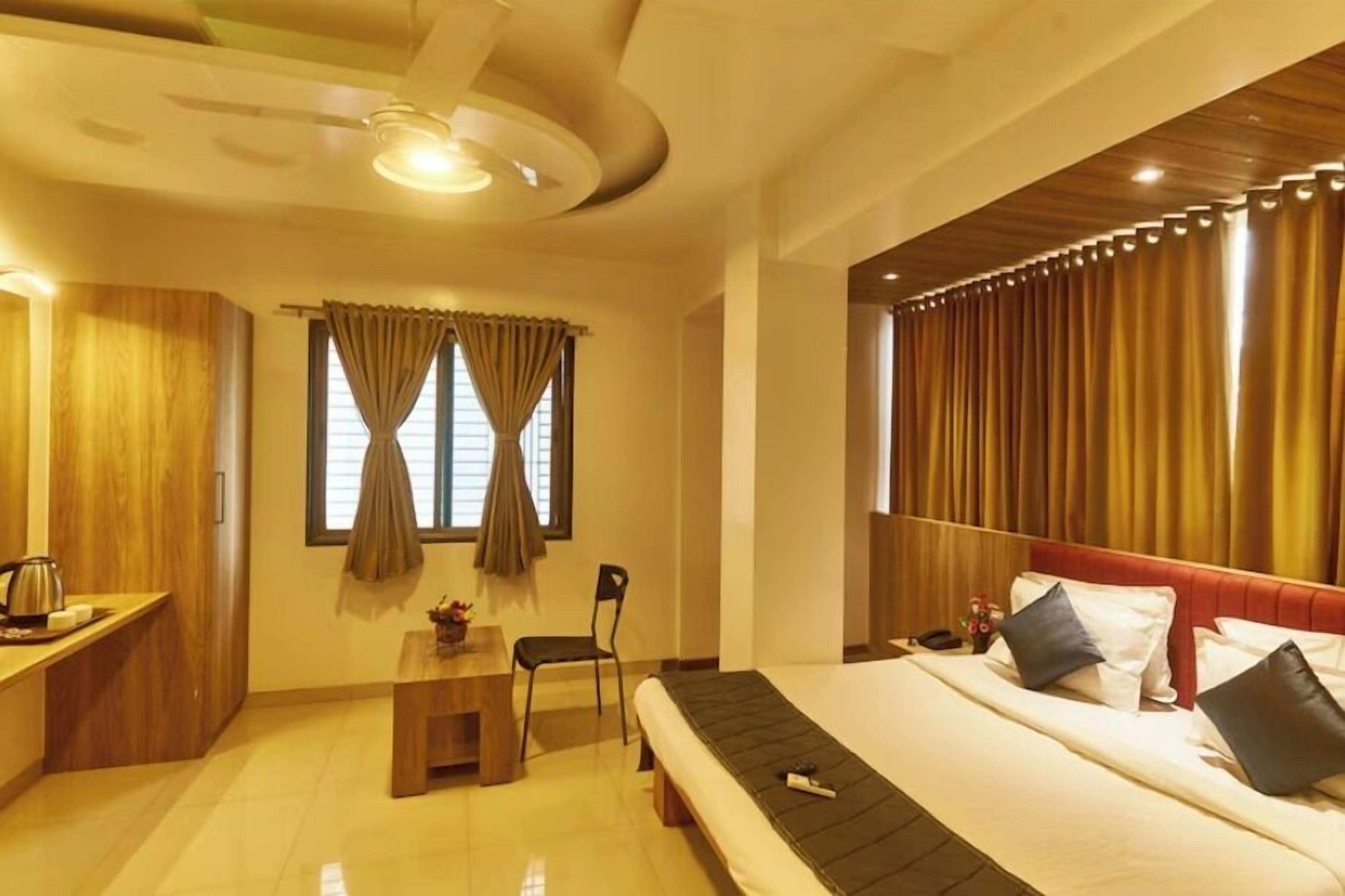 Premium Room | Premium bedding, desk, blackout drapes, iron/ironing board