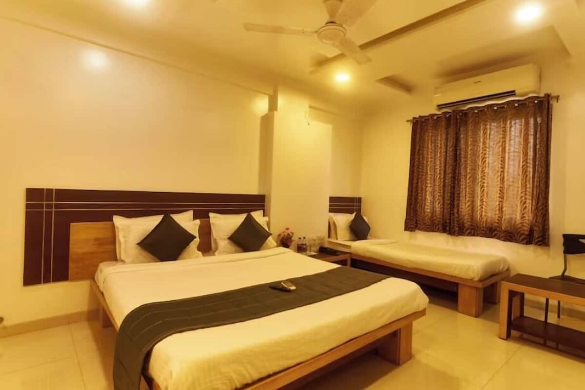 Family Room | Premium bedding, desk, blackout drapes, iron/ironing board