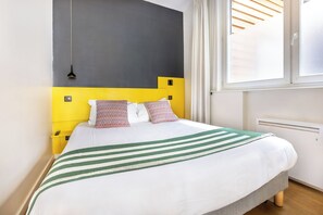 Studio Standard | Mörkläggningsgardiner, strykjärn/strykbräda och gratis wi-fi