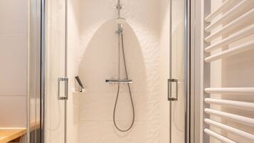 Standaard appartement, en-suite badkamer (Le Vauban) | Badkamer