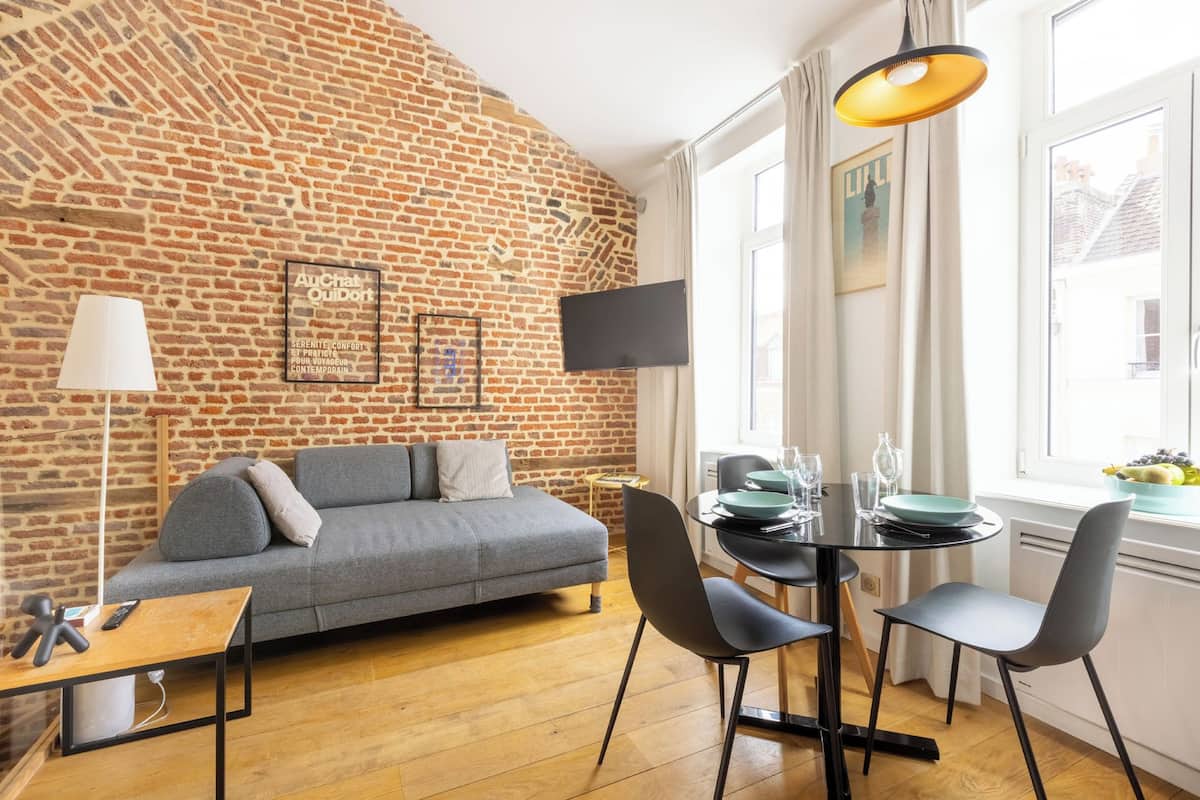 Blackout curtains, iron/ironing board, free WiFi