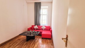 شقة بتجهيزات أساسية | مكواة/لوح كي وواي فاي مجانًا