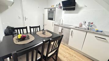 Fridge, microwave, dishwasher, coffee/tea maker