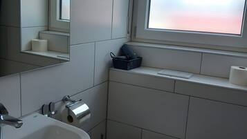 Doccia, asciugacapelli, asciugamani