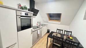 Kjøleskap, mikrobølgeovn, oppvaskmaskin og kaffetrakter/tekoker